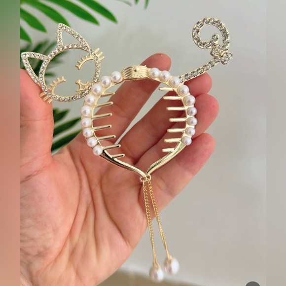 Cat Hair Clip with Pearls - Picture 4 of 4